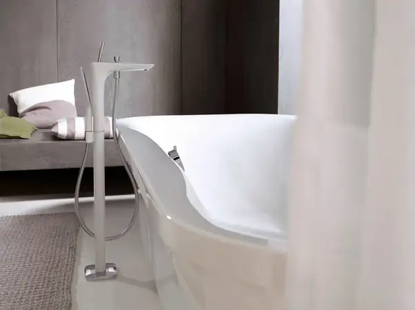 Смеситель отдельностоящий для ванны Hansgrohe PuraVida (цвет - хром/белый) (15473400) фото 3 Aquada.com.ua