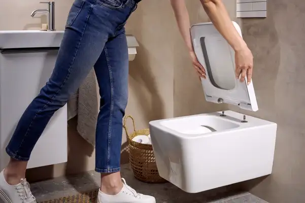 Унітаз підвісний AquaFall Flush (безободковий) Hansgrohe EluPura Q у комплекті з сидінням SoftClose  60194450 + 60150450