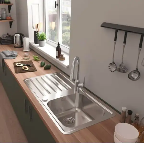 Змішувач для кухні Hansgrohe Focus M42-H220 2jet з висувним виливом, хром (71800000)