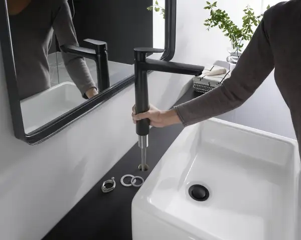Змішувач для раковини високий Hansgrohe Talis E (колір - чорний матовий), без донного клапана 71717670