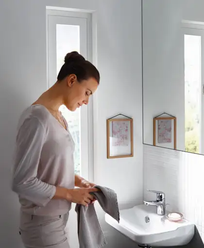 Смеситель для раковины Hansgrohe Novus (цвет - хром), с донным клапаном Push-Open (71022000) фото 2 Aquada.com.ua