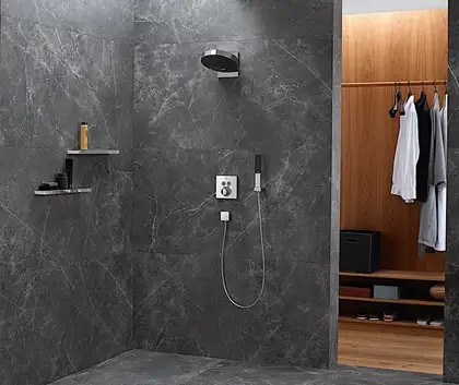Лейка для душа "палочка" Hansgrohe Rainfinity (цвет - хром/чёрный), 1 вид струи (26866000) фото 4 Aquada.com.ua Лейка для душа "палочка" Hansgrohe Rainfinity (цвет - хром/чёрный), 1 вид струи (26866000) фото 4 Aquada.com.ua