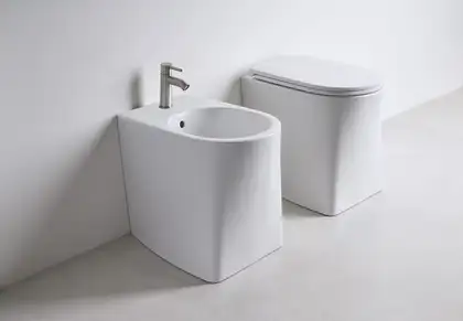 Унитаз пристенный, напольный NoRim (безободковый) AXA DP, с сиденьем Soft Close Slim, белый матовый (8401412+AF8412) фото 2 Aquada.com.ua