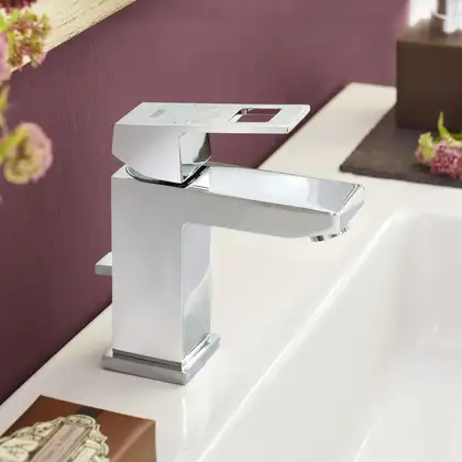 Змішувач для умивальника з дон. клапаном Grohe Eurocube (23127000) Змішувач для умивальника з дон. клапаном Grohe Eurocube (23127000)