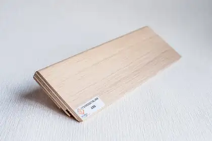 Плінтус 82x16 мм, шпон нат. дерева 496, Lucciano (173/082QC16L496)