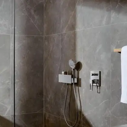 Шланговое під'єднання для душа Hansgrohe Fixfit Porter 300 з власником і поличкою, хром (26456000) Шланговое під'єднання для душа Hansgrohe Fixfit Porter 300 з власником і поличкою, хром (26456000)