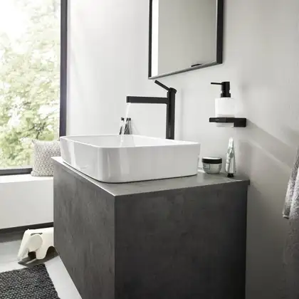 Дозатор рідкого мила, підвісний Hansgrohe AddStoris, Brushed Black (41745340) Дозатор рідкого мила, підвісний Hansgrohe AddStoris, Brushed Black (41745340)