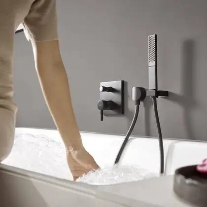 Hansgrohe Finoris Смеситель для ванны/душа, черный матовый (76415670) Hansgrohe Finoris Смеситель для ванны/душа, черный матовый (76415670)