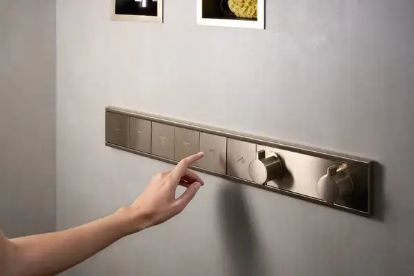 Термостат для скрытого монтажа на 5 потребителей Hansgrohe RainSelect (цвет - шлифованная бронза) 15384140 Термостат для скрытого монтажа на 5 потребителей Hansgrohe RainSelect (цвет - шлифованная бронза) 15384140