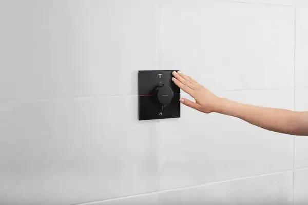 Hansgrohe ShowerSelect Comfort E Термостат, чорний (15572670) Hansgrohe ShowerSelect Comfort E Термостат, чорний (15572670)