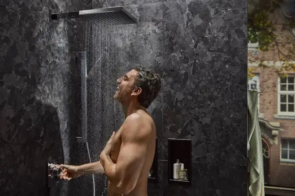 Термостат на 2 потребителя со встроенной защитной комбинацией EN 1717 Hansgrohe ShowerSelect Comfort E (цвет - хром) 15578000