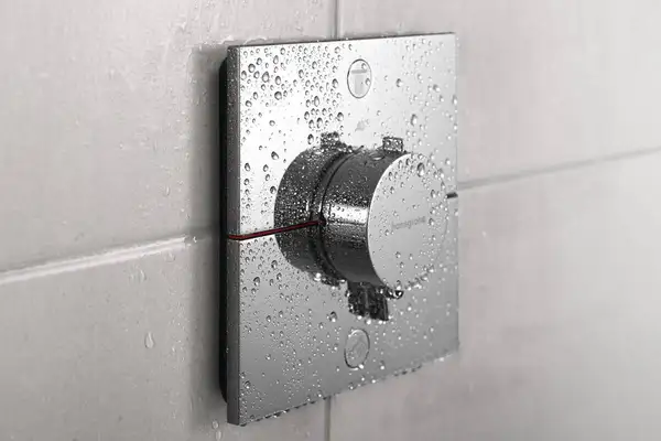 Термостат на 2 потребителя со встроенной защитной комбинацией EN 1717 Hansgrohe ShowerSelect Comfort E (цвет - хром) 15578000