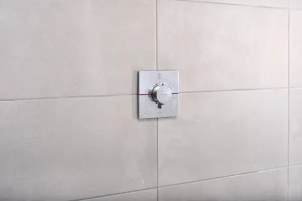 Термостат на 2 потребителя со встроенной защитной комбинацией EN 1717 Hansgrohe ShowerSelect Comfort E (цвет - хром) 15578000