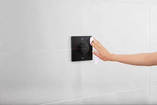 Термостат на 2 потребителя со встроенной защитной комбинацией EN 1717 Hansgrohe ShowerSelect Comfort E (цвет - чёрный матовый) 15578670