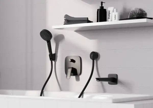 Смеситель для ванны/душа, со встроенной защитной комбинацией Hansgrohe Logis (цвет - чёрный матовый) 71407670 Смеситель для ванны/душа, со встроенной защитной комбинацией Hansgrohe Logis (цвет - чёрный матовый) 71407670