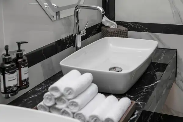 Змішувач для раковини L-розміру Grohe Essence New (23541001) Змішувач для раковини L-розміру Grohe Essence New (23541001)