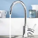 Смеситель для раковины, с поворотным изливом Grohe Eurosmart Cosmopolitan (цвет - хром), с донным клапаном (32830001) фото 3 Aquada.com.ua