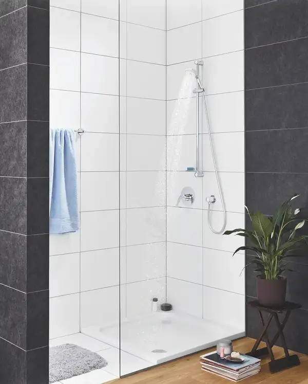 Душовий гарнітур зі штангою, 1 режим струменю Grohe New Tempesta Classic (27924001)