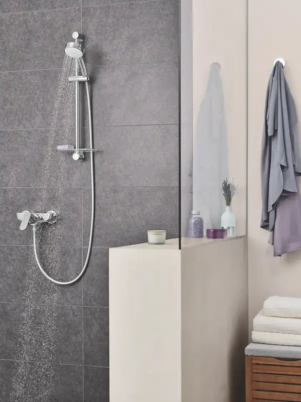 Душовий гарнітур зі штангою, 3 режими струменю Grohe New Tempesta Cosmopolitan (27929002) Душовий гарнітур зі штангою, 3 режими струменю Grohe New Tempesta Cosmopolitan (27929002)