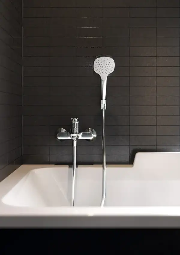Ручной душ с держателем и шлангом 1,25 м Hansgrohe Croma Select S 1jet (цвет - хром/белый) (26424400) фото 2 Aquada.com.ua Ручной душ с держателем и шлангом 1,25 м Hansgrohe Croma Select S 1jet (цвет - хром/белый) (26424400) фото 2 Aquada.com.ua