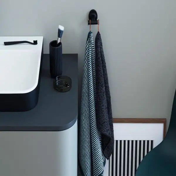 Крючок двойной Duravit Starck T, чёрный матовый (0099304600) фото 2 Aquada.com.ua Крючок двойной Duravit Starck T, чёрный матовый (0099304600) фото 2 Aquada.com.ua
