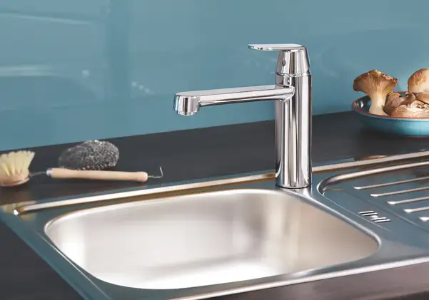 Grohe Eurosmart Cosmopolitan Смеситель для кухни, хром (30193000) Grohe Eurosmart Cosmopolitan Смеситель для кухни, хром (30193000)