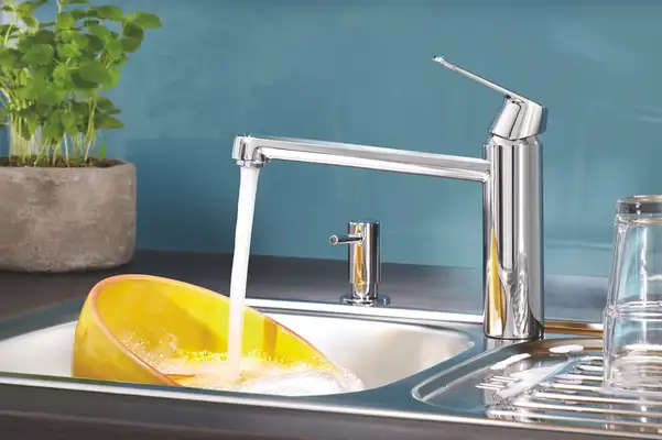 Grohe Eurosmart Cosmopolitan Смеситель для кухни, хром (30193000) Grohe Eurosmart Cosmopolitan Смеситель для кухни, хром (30193000)