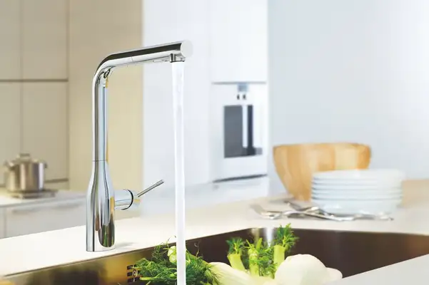 Grohe Essence New Смеситель кухонный, хром (30270000) Grohe Essence New Смеситель кухонный, хром (30270000)