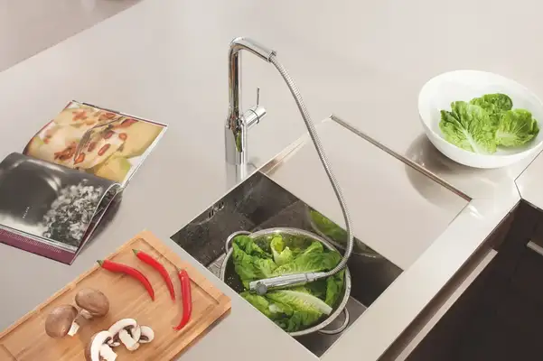 Grohe Essence New Смеситель кухонный, хром (30270000) Grohe Essence New Смеситель кухонный, хром (30270000)