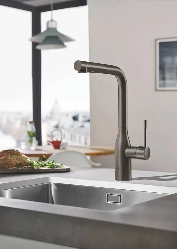 Смеситель для кухни Grohe Essence DN 15 (цвет - тёмный графит, матовый), с выдвижной лейкой (30270AL0) фото 2 Aquada.com.ua