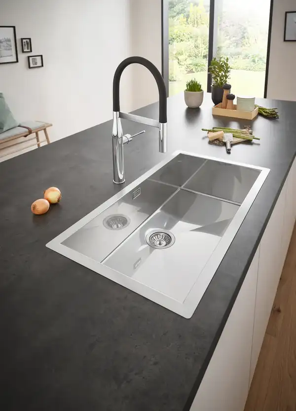 Grohe Essence New Смеситель для кухни, хром (30294000) Grohe Essence New Смеситель для кухни, хром (30294000)