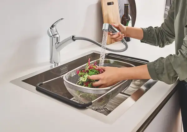 Змішувач для кухні з висувним виливом Grohe Eurosmart (30305000)