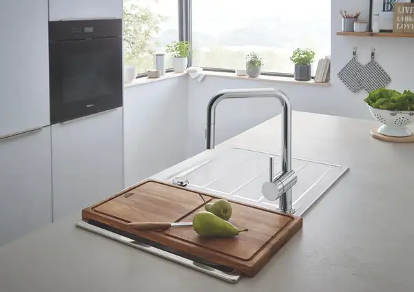 Змішувач для кухні з висувним виливом Grohe Minta (32322002) Змішувач для кухні з висувним виливом Grohe Minta (32322002)