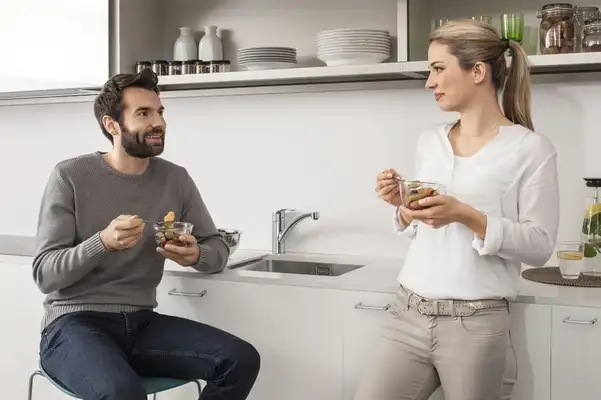 Смеситель для кухни с поворотным изливом Grohe Eurosmart (цвет - хром) (33281002) фото 3 Aquada.com.ua