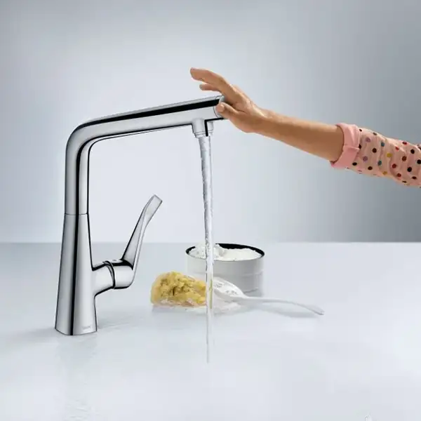 Смеситель для кухни, однорычажный Hansgrohe Metris (цвет - хром) (14823000) фото 2 Aquada.com.ua