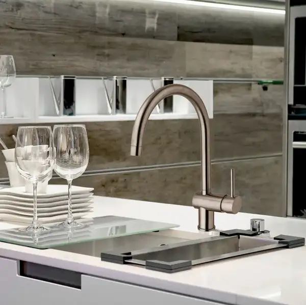 Смеситель для кухни Paffoni Light (цвет - хром) (LIG280CR) Смеситель для кухни Paffoni Light (цвет - хром) (LIG280CR)
