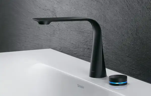 Электронный смеситель для раковины на 2 отверстия с питанием от сети Duravit D.1 (цвет - чёрный матовый), без донного клапана (D11100007046) фото 2 Aquada.com.ua Электронный смеситель для раковины на 2 отверстия с питанием от сети Duravit D.1 (цвет - чёрный матовый), без донного клапана (D11100007046) фото 2 Aquada.com.ua