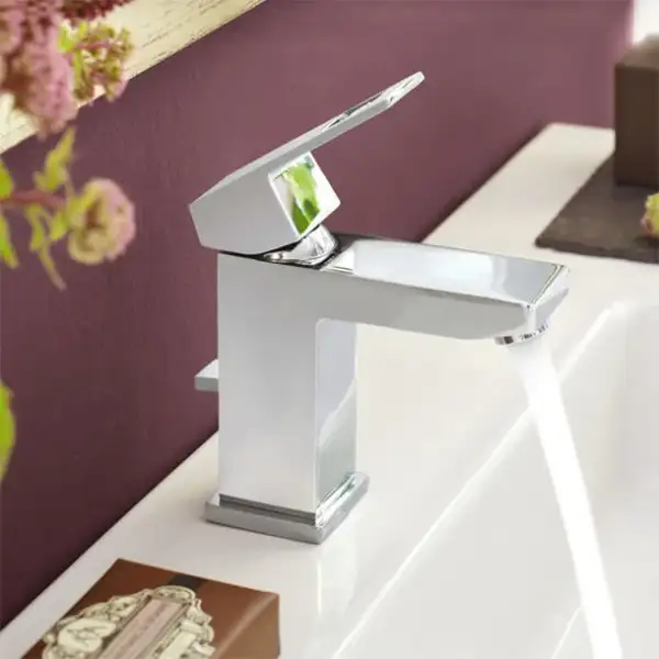 Змішувач для умивальника з дон. клапаном Grohe Eurocube (23127000) Змішувач для умивальника з дон. клапаном Grohe Eurocube (23127000)