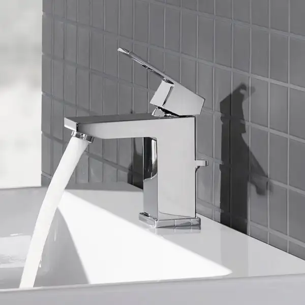 Змішувач для умивальника з дон. клапаном Grohe Eurocube (23127000) Змішувач для умивальника з дон. клапаном Grohe Eurocube (23127000)