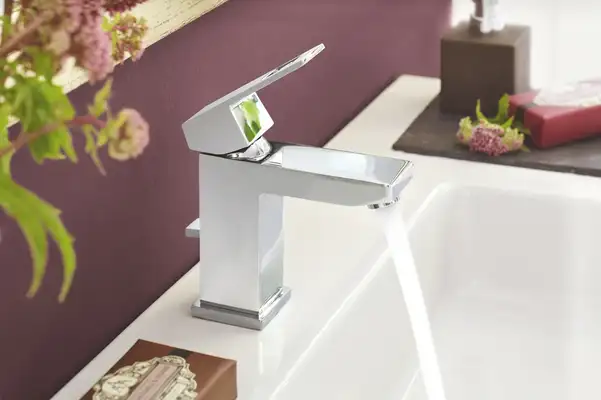 Grohe Eurocube Смеситель для раковины S-размера, хром (2312700E) Grohe Eurocube Смеситель для раковины S-размера, хром (2312700E)