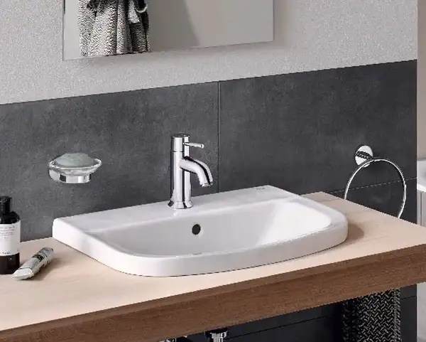 Grohe BauClassic Смеситель для раковины S, хром (23162000) Grohe BauClassic Смеситель для раковины S, хром (23162000)