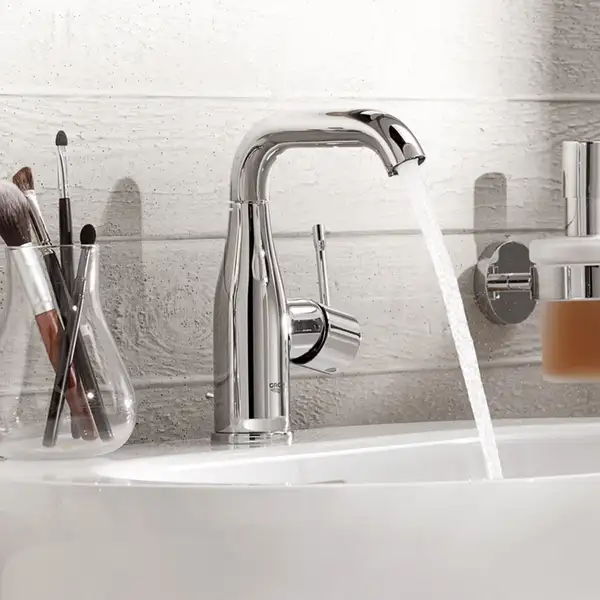 Змішувач для раковини M-розміру Grohe Essence New (23462001) Змішувач для раковини M-розміру Grohe Essence New (23462001)