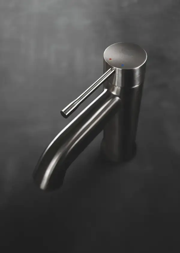 Смеситель для раковины Grohe Essence S-Size (цвет - тёмный графит, матовый), с донным клапаном (23589AL1) фото 2 Aquada.com.ua Смеситель для раковины Grohe Essence S-Size (цвет - тёмный графит, матовый), с донным клапаном (23589AL1) фото 2 Aquada.com.ua