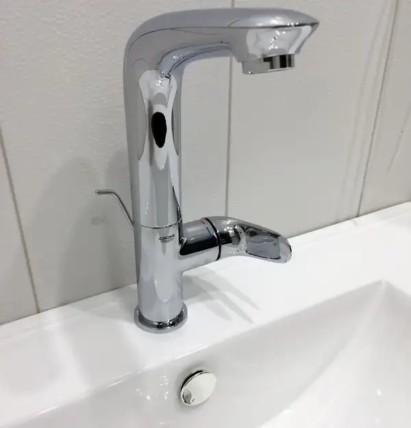 Смеситель однорычажный для раковины Grohe Eurostyle Solid 1/2" L-Size (цвет - хром) с донным клапаном (23718003) фото 3 Aquada.com.ua Смеситель однорычажный для раковины Grohe Eurostyle Solid 1/2" L-Size (цвет - хром) с донным клапаном (23718003) фото 3 Aquada.com.ua