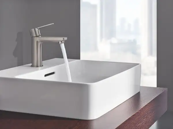 Смеситель однорычажный для раковины Grohe Lineare DN 15 S-Size (цвет - хром) с доным клапаном (32114001) фото 2 Aquada.com.ua Смеситель однорычажный для раковины Grohe Lineare DN 15 S-Size (цвет - хром) с доным клапаном (32114001) фото 2 Aquada.com.ua