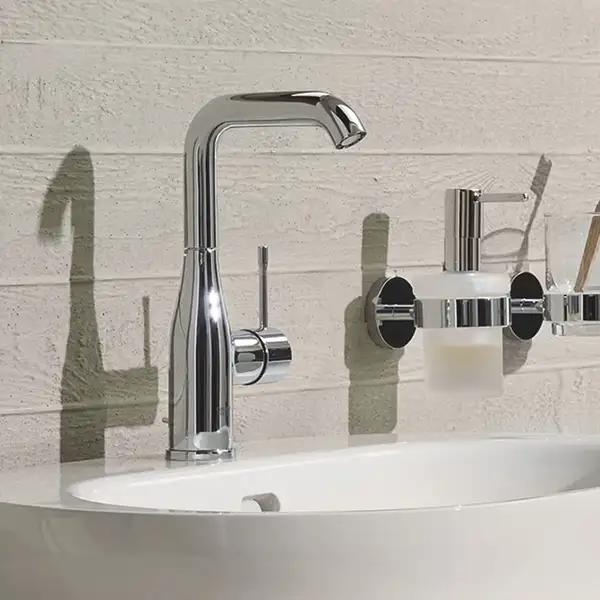 Grohe Essence New Смеситель для раковины, хром (32628001) Grohe Essence New Смеситель для раковины, хром (32628001)
