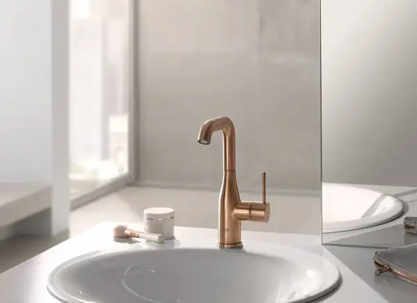 Смеситель для раковины высокий Grohe Essence M-Size, с донным клапаном (32628DL1) фото 2 Aquada.com.ua Смеситель для раковины высокий Grohe Essence M-Size, с донным клапаном (32628DL1) фото 2 Aquada.com.ua