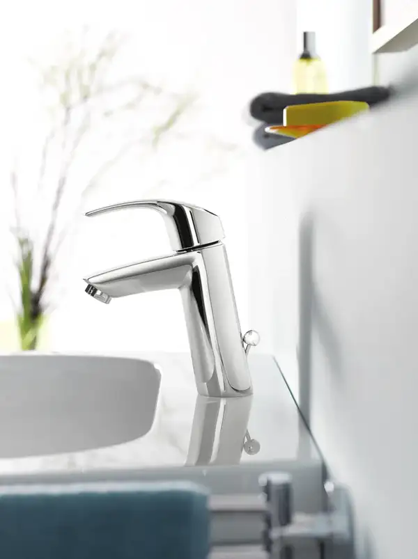 Смеситель однорычажный для раковины Grohe Eurosmart DN 15 S-Size (цвет - хром) с донным клапаном (33265002) фото 4 Aquada.com.ua Смеситель однорычажный для раковины Grohe Eurosmart DN 15 S-Size (цвет - хром) с донным клапаном (33265002) фото 4 Aquada.com.ua