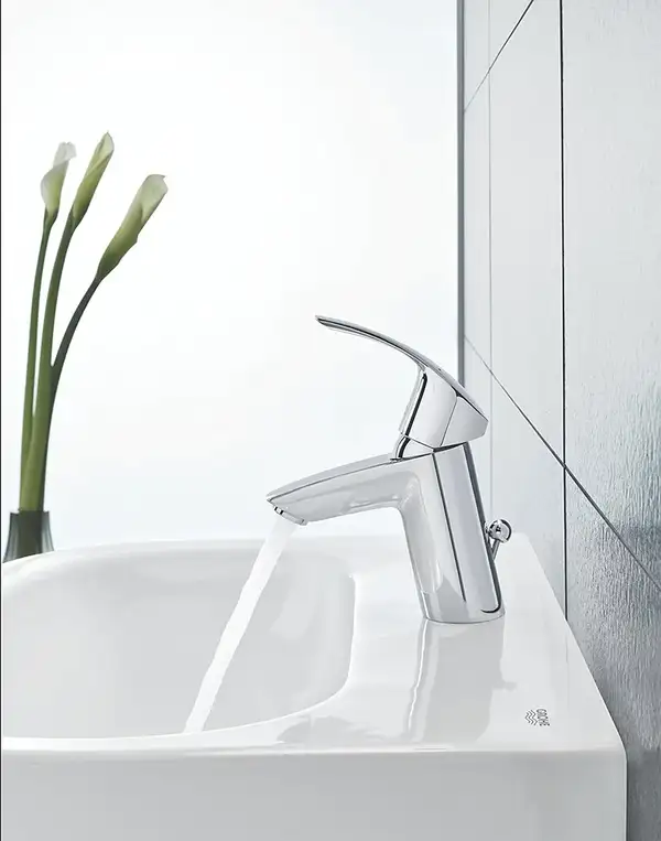Смеситель однорычажный для раковины Grohe Eurosmart DN 15 S-Size (цвет - хром) с донным клапаном (33265002) фото 5 Aquada.com.ua Смеситель однорычажный для раковины Grohe Eurosmart DN 15 S-Size (цвет - хром) с донным клапаном (33265002) фото 5 Aquada.com.ua