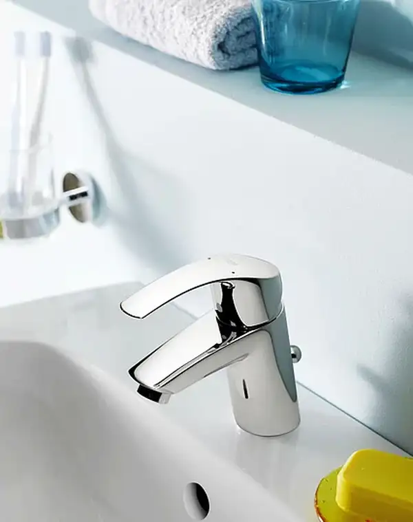 Смеситель однорычажный для раковины Grohe Eurosmart DN 15 S-Size (цвет - хром) с донным клапаном (33265002) фото 8 Aquada.com.ua Смеситель однорычажный для раковины Grohe Eurosmart DN 15 S-Size (цвет - хром) с донным клапаном (33265002) фото 8 Aquada.com.ua